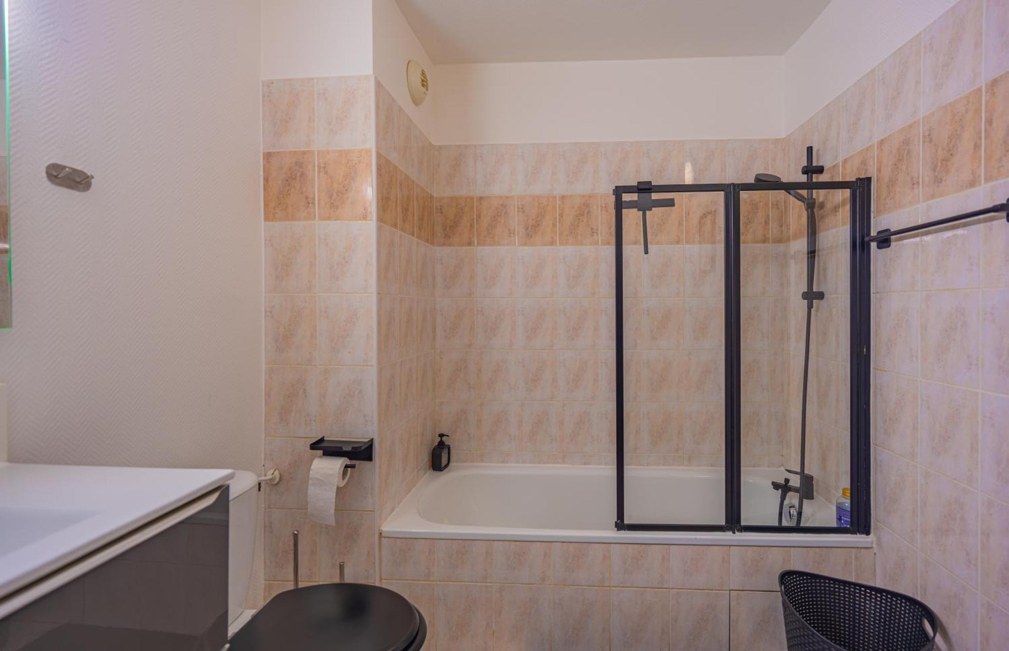 Appartement Tout Equipe A 3 Min Gare Annemasse - Ideal Famille Ou Pro - Parking Inclus Ville-la-Grand Luaran gambar